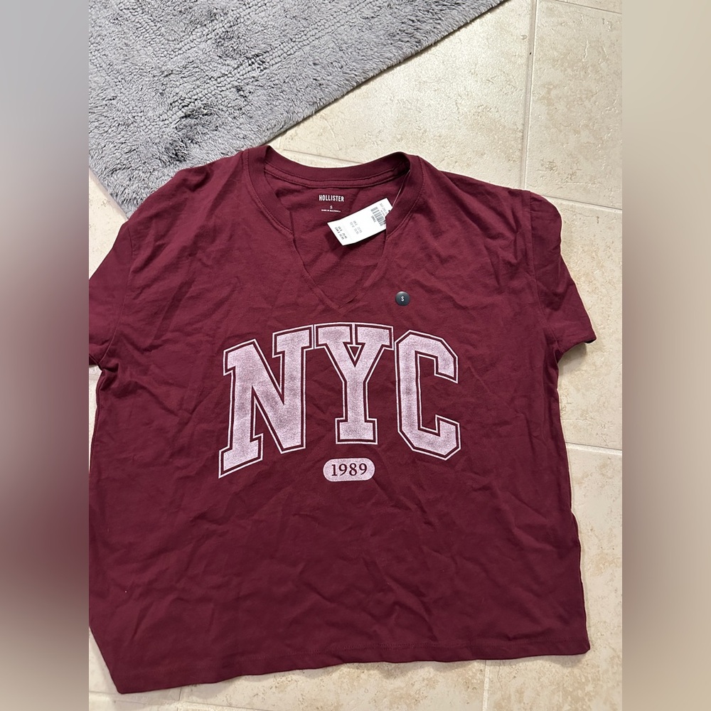 Hollister Burgundy Graphic Tee